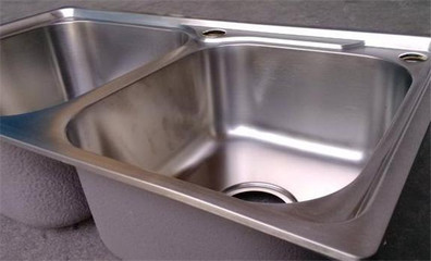 厨房水槽选购全攻略 避开常见猫腻，打造高效厨房核心区